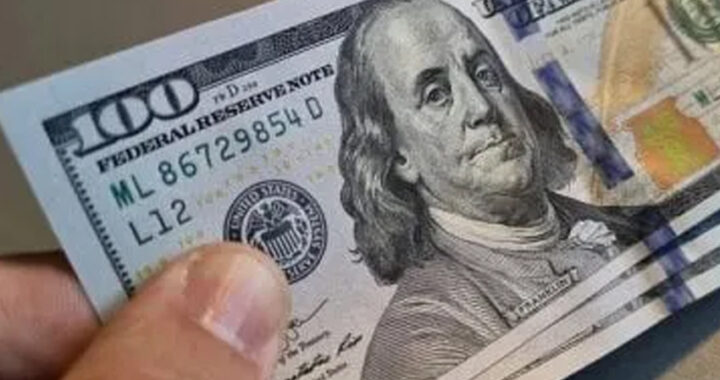 ¿Desconfianza o previsión? La millonaria cifra que los argentinos ahorran bajo el colchon