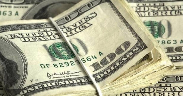 El Ejecutivo abandona el esquema de flotación y sale a frenar al dólar