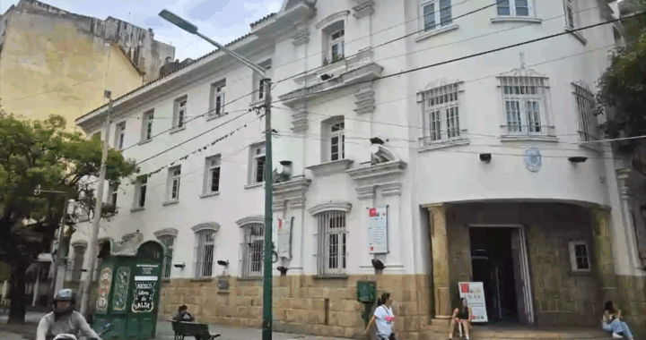 Narradores voluntarios comparten historias en la Biblioteca Provincial