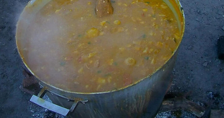 Locro popular por el 25 de Mayo terminó en intoxicación masiva en un municipio