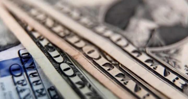 Fuerte reacción del mercado: el dolar retrocedió $145