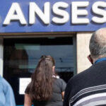 Mes clave para jubilados: cuándo cobran el aguinaldo y el bono según ANSEs