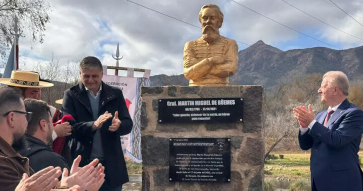 Güemes en Cosquín: Inauguraron un busto del prócer salteño y firmaron un acuerdo de integración federal