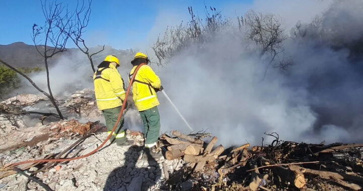Controlaron un incendio de pastizales en el barrio 20 de Junio