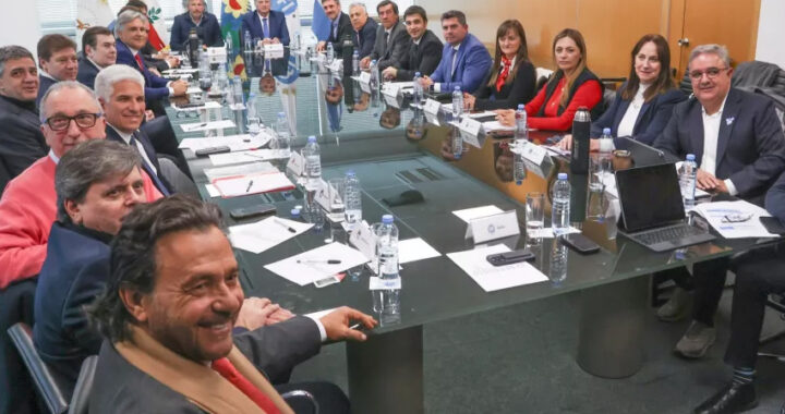 Gobernadores impulsan un proyecto de ley para redistribuir recursos con criterio federal