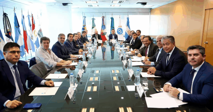 Sáenz participó de la cumbre de gobernadores en el Consejo Federal de Inversiones