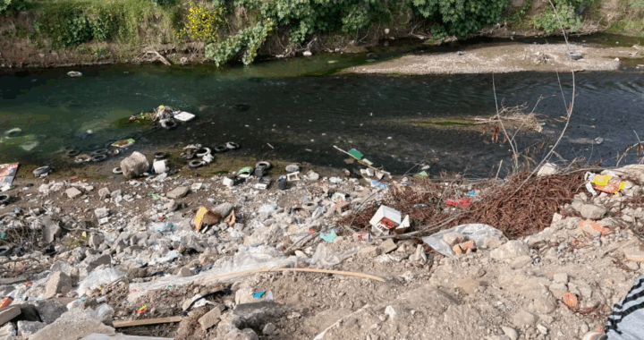 Sancionaron a empresas por arrojar residuos en el río Arenales