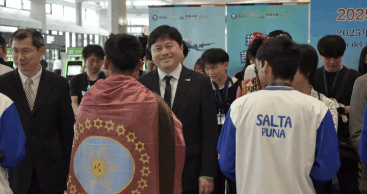 Salteños protagonizan inauguración del primer vuelo turístico Shanghai-Tibet