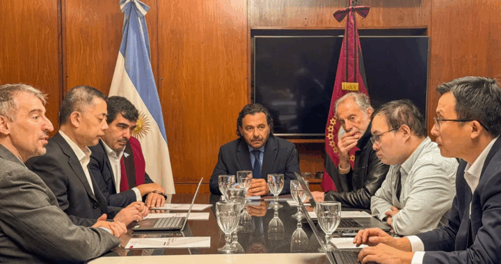 Gobernador y empresarios chinos de Fufeng Group dialogaron sobre posible inversión millonaria