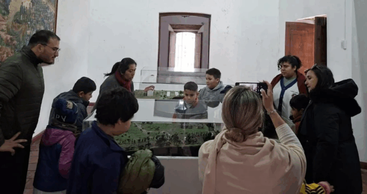La historia se vive: alumnos de la ciudad visitan la Casona de Castañares