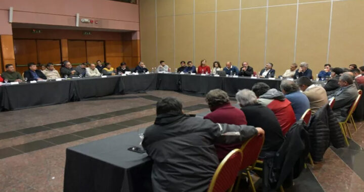 Nueva mesa de diálogo entre el Gobierno Provincial y gremios: se avanzó en la agenda de negociaciones