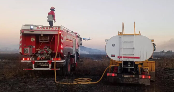Combatieron incendios de pastizales en Salta Capital y San Luis durante el fin de semana largo