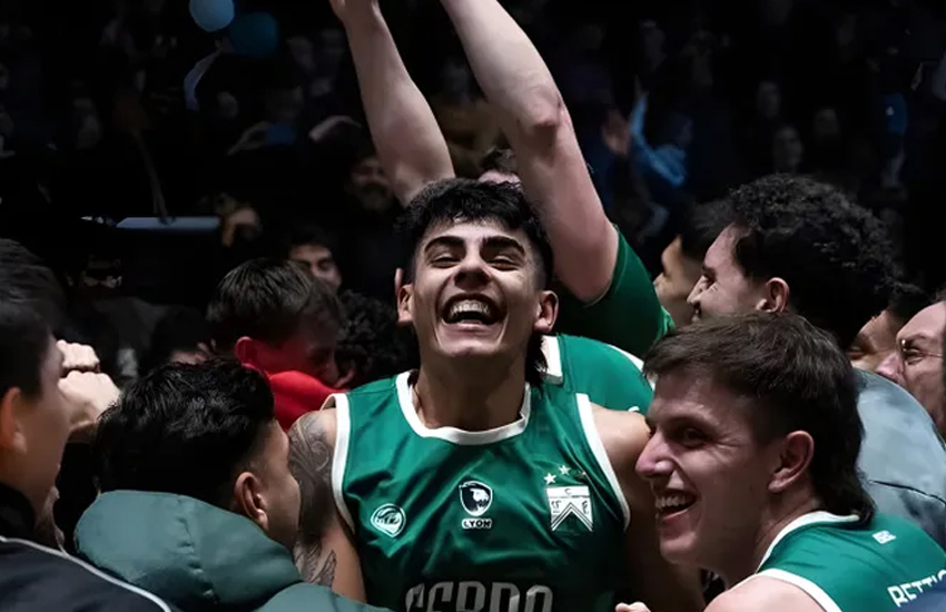 La Liga Nacional vibra con el triple de aro a aro que le dio el triunfo a Ferro ante Boca