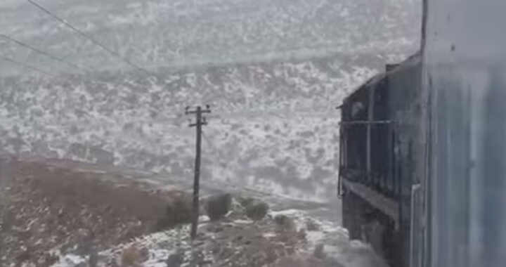 Nieve en la Puna: una experiencia inolvidable para los pasajeros del Tren a las Nubes