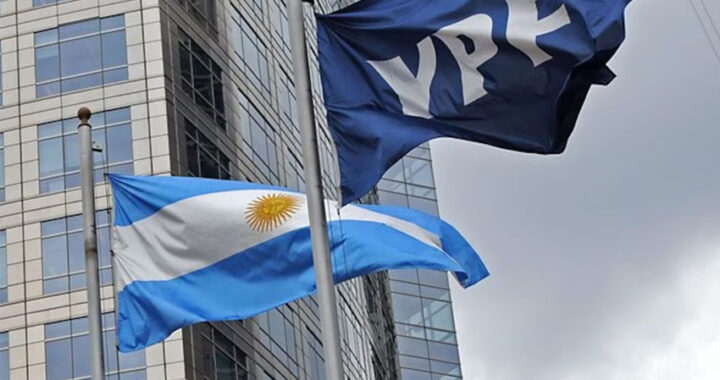La justicia de EE.UU. ordenó al Estado argentino transferir el 51% de YPF a otros fondos