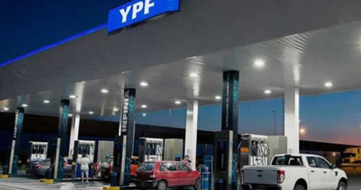 Nueva medida: cargar nafta de noche costará menos, anunció YPF