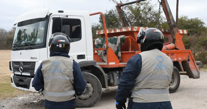Operativo en Santa Lucía: secuestran camión por arrojar basura en el río Arenales