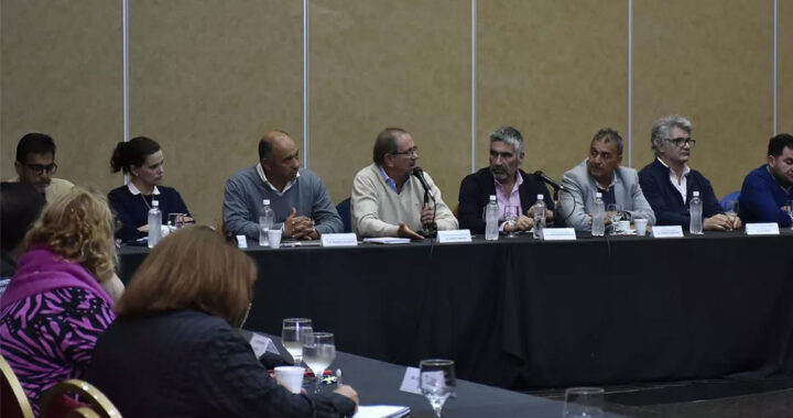 El Gobierno presentó nueva oferta salarial a estatales