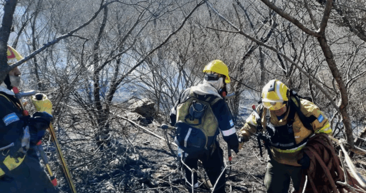 Incendio en el cerro San Bernardo: rápida intervención de los equipos de emergencia