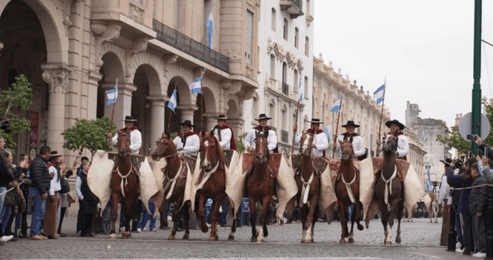 Declaran de interés turístico municipal los cambios de guardia en el Cabildo