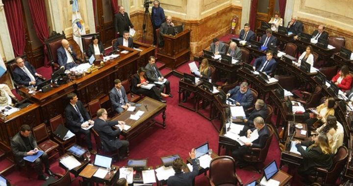 El Senado aprobó una recomposición jubilatoria en una sesión marcada por la polémica y el retiro del oficialismo