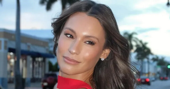 ¿Se casa Pampita? Un anillo en su mano izquierda desató rumores en Miami