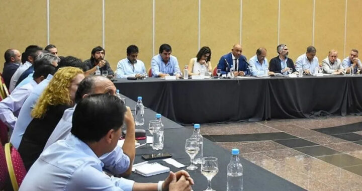 Paritarias en Salta: el Gobierno ofreció subas escalonadas y mejoras en áreas clave