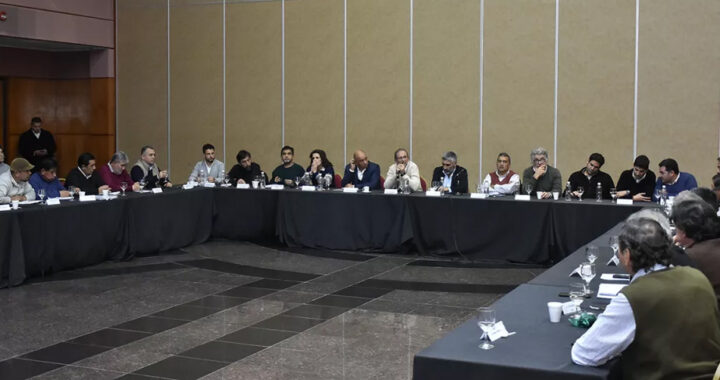 Avanza la negociación salarial entre el Gobierno y los gremios estatales