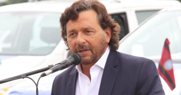 Gustavo Sáenz cruzó a Javier Milei y defendió a los gobernadores: “Nos meten a todos en la misma bolsa”