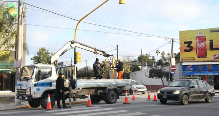 Más seguridad para peatones: colocan semáforo con botón en San Luis