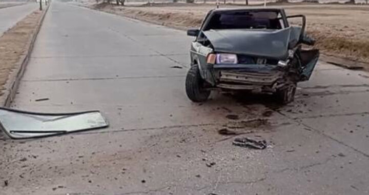Grave siniestro vial en la zona sudeste: un auto terminó contra un poste y su conductor fue hospitalizado
