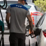 YPF analiza una nueva suba de combustibles tras 45 días de congelamientos de precios
