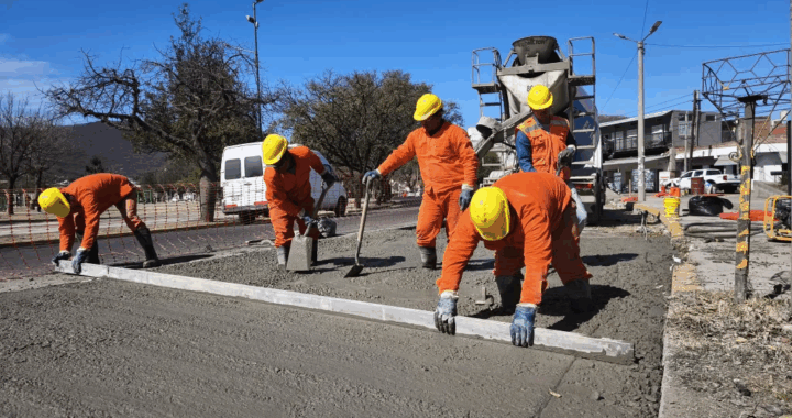 Se repararon las losas de hormigón en la Avda. Reyes Católicos al 1.900