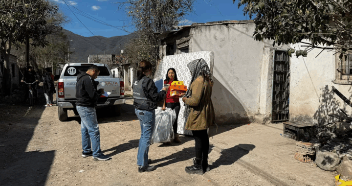 Se refuerza la asistencia a familias afectadas por el incendio en barrio Ampliación 20 de Junio