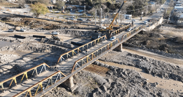Comenzó la construcción del primer puente sobre el río Vaqueros