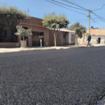 Del barro al asfalto: ya son 9 las cuadras pavimentadas en barrio 20 de junio