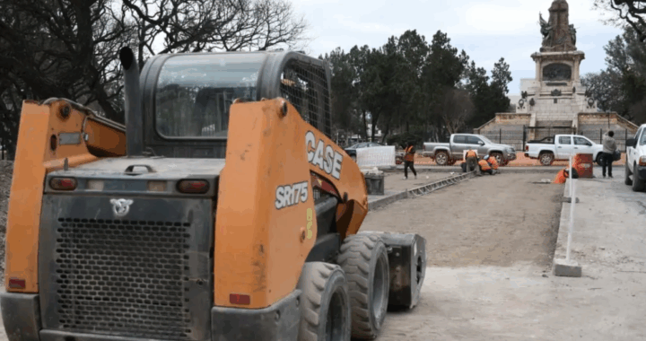 Ejecutan obras de bacheo en calle 12 de Octubre