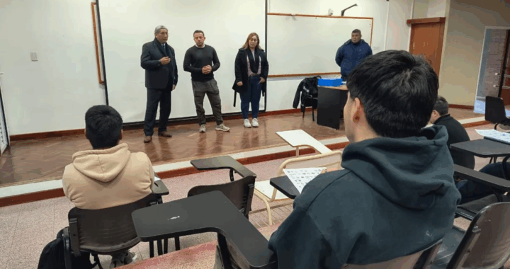 Primera Licencia: estudiantes de la UNSa rindieron el examen teórico