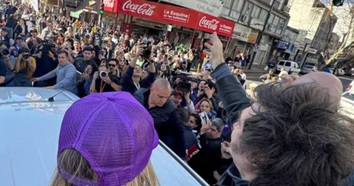 Milei fue evacuado por incidentes con piedrazos en plena campaña