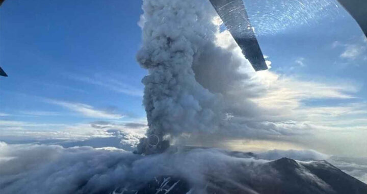 Despierta volcán tras 450 años inactivo: erupción volcánica en Rusia tras sismo de 8,8