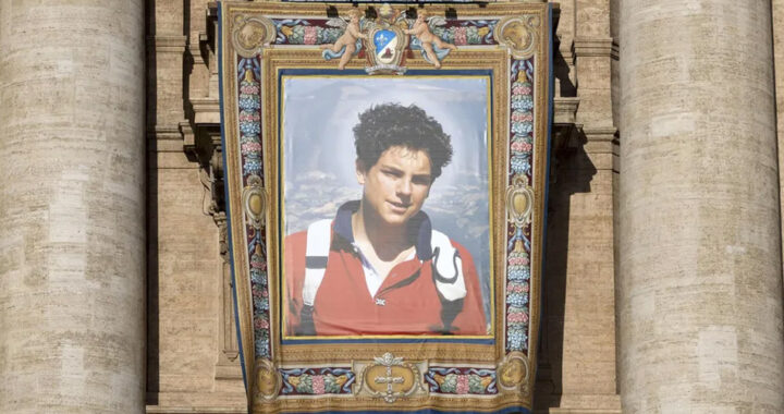 Carlo Acutis ya es santo: el Papa León XIV canonizó al “influencer de Dios”