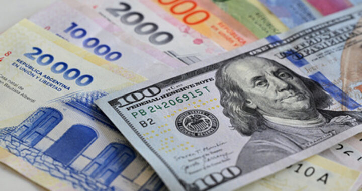 El dólar cae y el riesgo país se desploma tras el respaldo de EE.UU. a Argentina