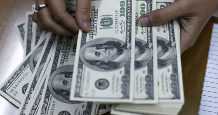 Nueva restricción del Banco Central afecta compras de dólares y operaciones financieras