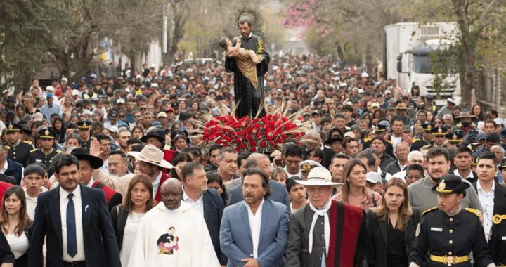 Vaqueros celebró sus fiestas patronales en honor a San Cayetano con la presencia del Gobernador Sáenz