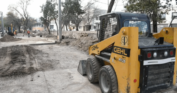 Mejoras viales: avanza la reconstrucción de la calzada en la calle Corrientes al 800