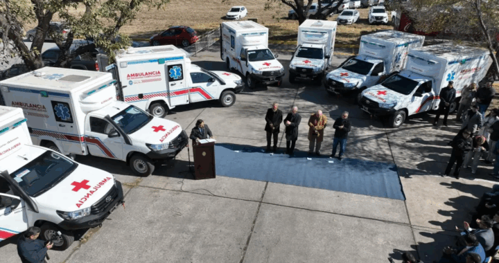 El Gobierno de Salta entrega siete nuevas ambulancias para fortalecer la salud en el interior provincial
