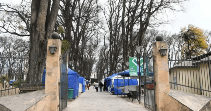 La Feria del Milagro en Salta recibe a salteños, turistas y peregrinos con más de 650 puestos