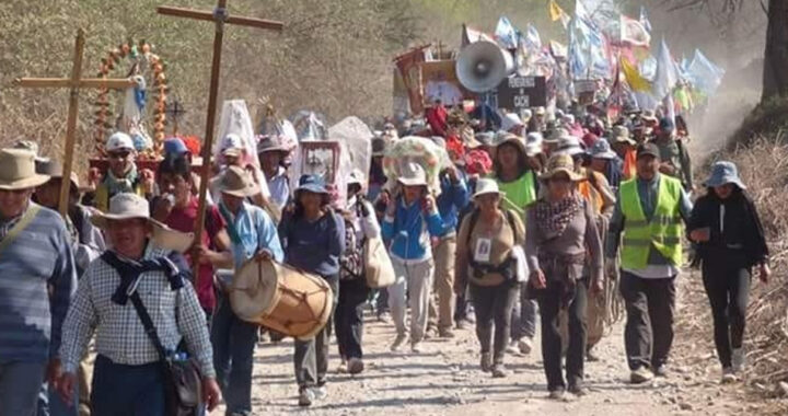 La devoción une a miles: peregrinos avanzan hacia la Catedral de Salta
