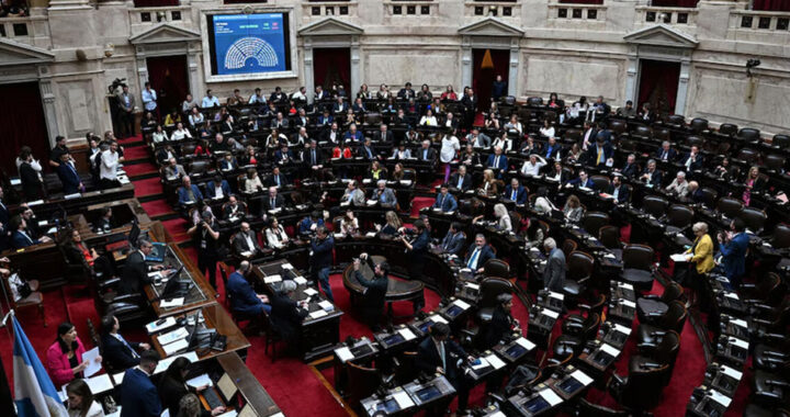 Diputados aprobó una reforma que limita los DNU de Milei y vuelve al Senado