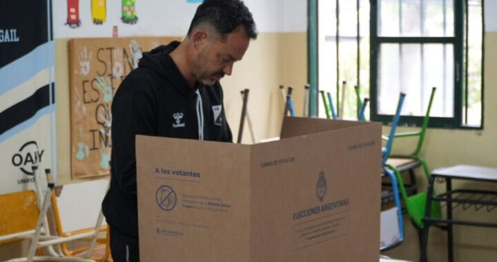 Emiliano Durand votó y llamó a los salteños a participar de la jornada electoral